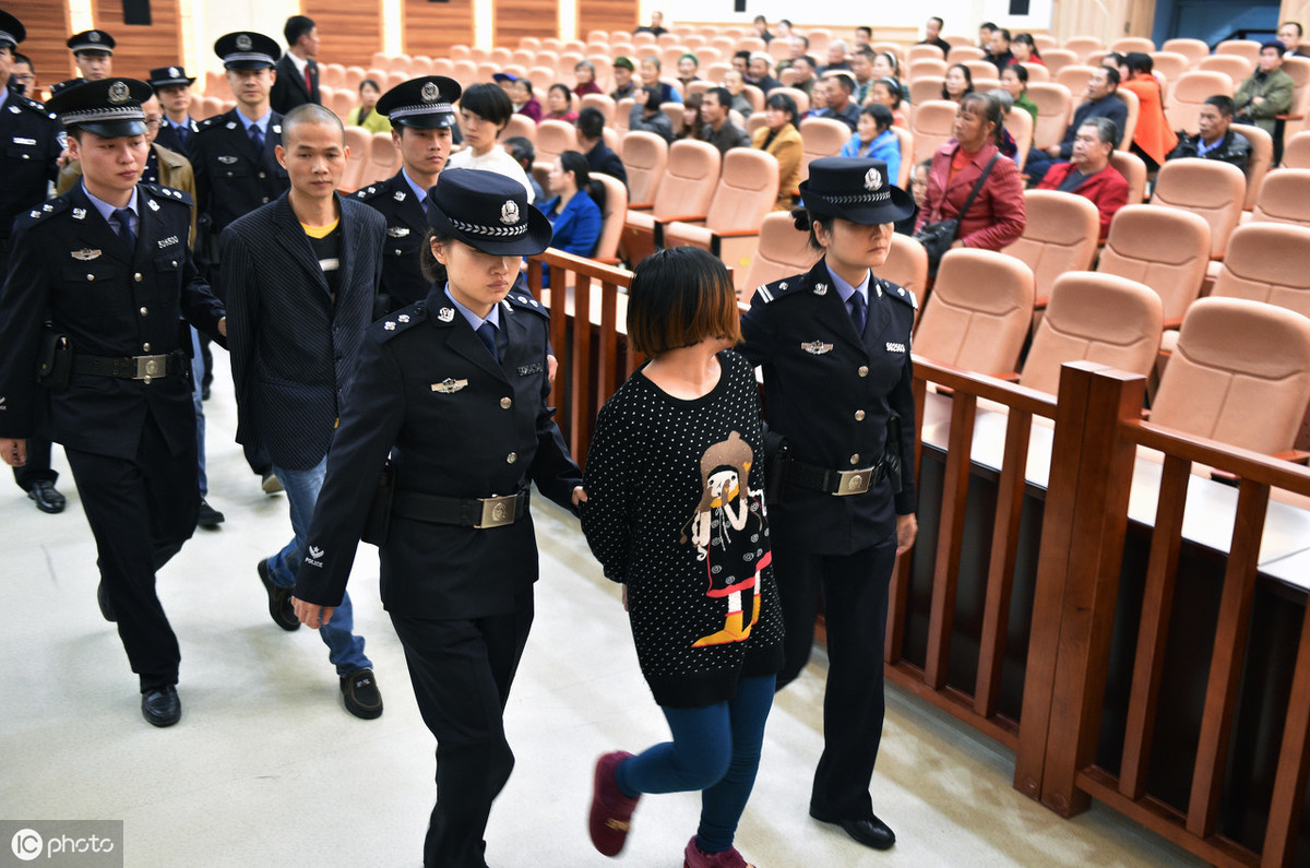 判缓刑和免予刑事处罚一样吗？会留下案底吗？