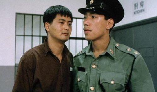 被判处无期徒刑，至少需要服刑多少年？