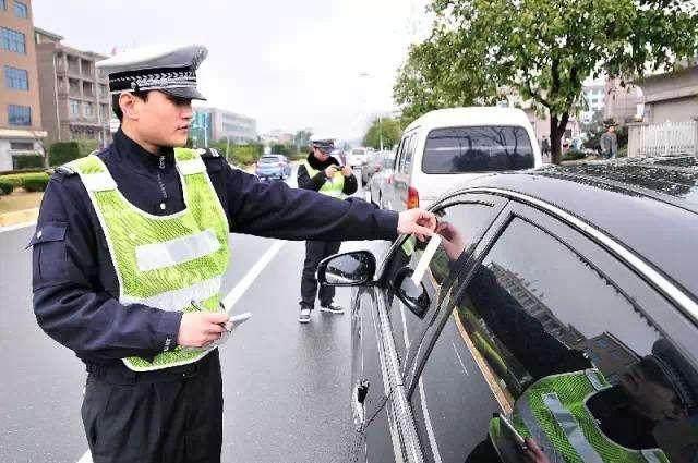 汽车违章后多久会收到信息？交警：超过这个时间基本没事